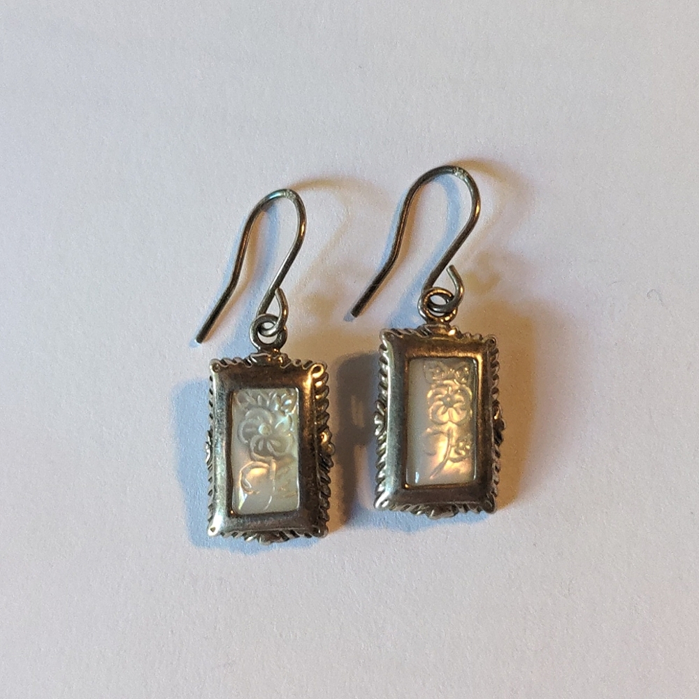 Vintage Mother of Pearl Detail Flower Earrings